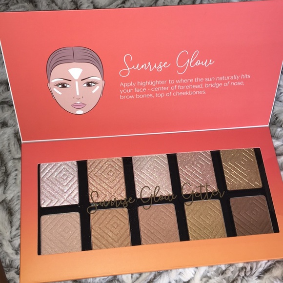 •Beauty Treats Highlighter & Bronzer Palette• - Picture 2 of 4